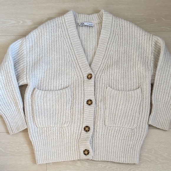Zara Beige Knit Cardigan with Tortoise Buttons - Picture 2 of 8